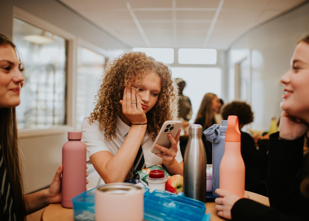 Stanford tests 6 warnings on social media: Surprisingly, “addiction” hardly works Stanford tests 6 warnings on social media: Surprisingly, “addiction” hardly works