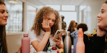 Stanford tests 6 warnings on social media: Surprisingly, “addiction” hardly works