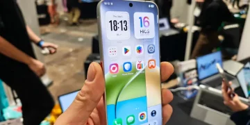 Tecno shows off a completely bezelless smartphone Tecno shows off a completely bezelless smartphone