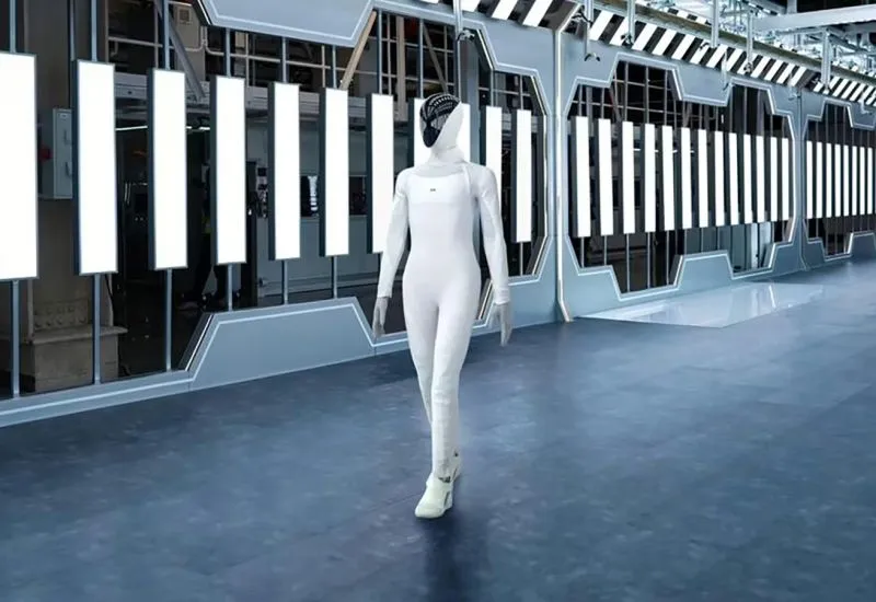 Xpeng Motors demonstrated its first humanoid robot, Iron, which has been assembled on a new production line and will be launched before the end of the year