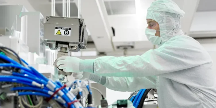 China has stockpiled hundreds of ASML lithography machines – enough to mass-produce 7nm artificial intelligence accelerators in the next few years China has stockpiled hundreds of ASML lithography machines – enough to mass-produce 7nm artificial intelligence accelerators in the next few years